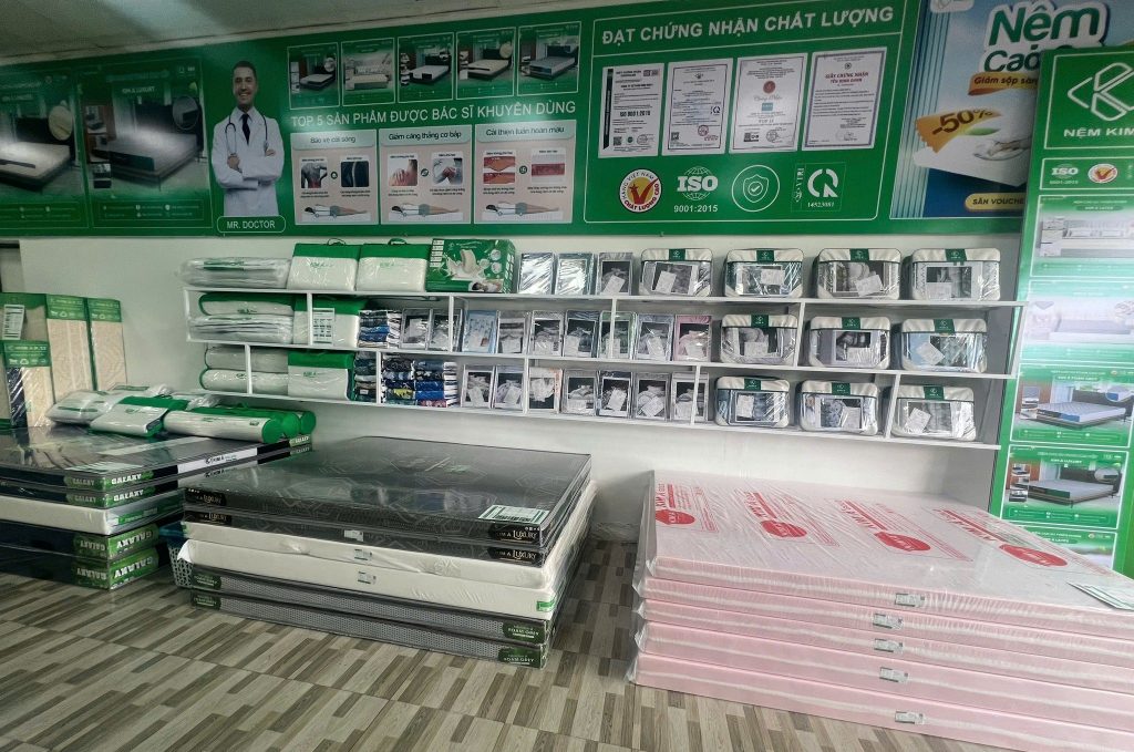 Hình ảnh nệm tại cửa hàng